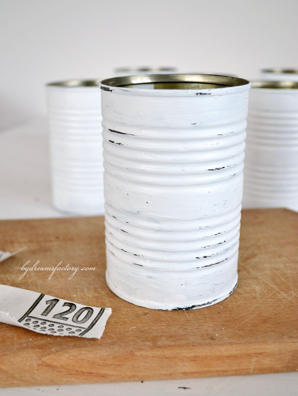 Learn how to make some amazing Shabby French recycled tin cans that you use all around your home. Get organized in a classy way! - Dreams Factory