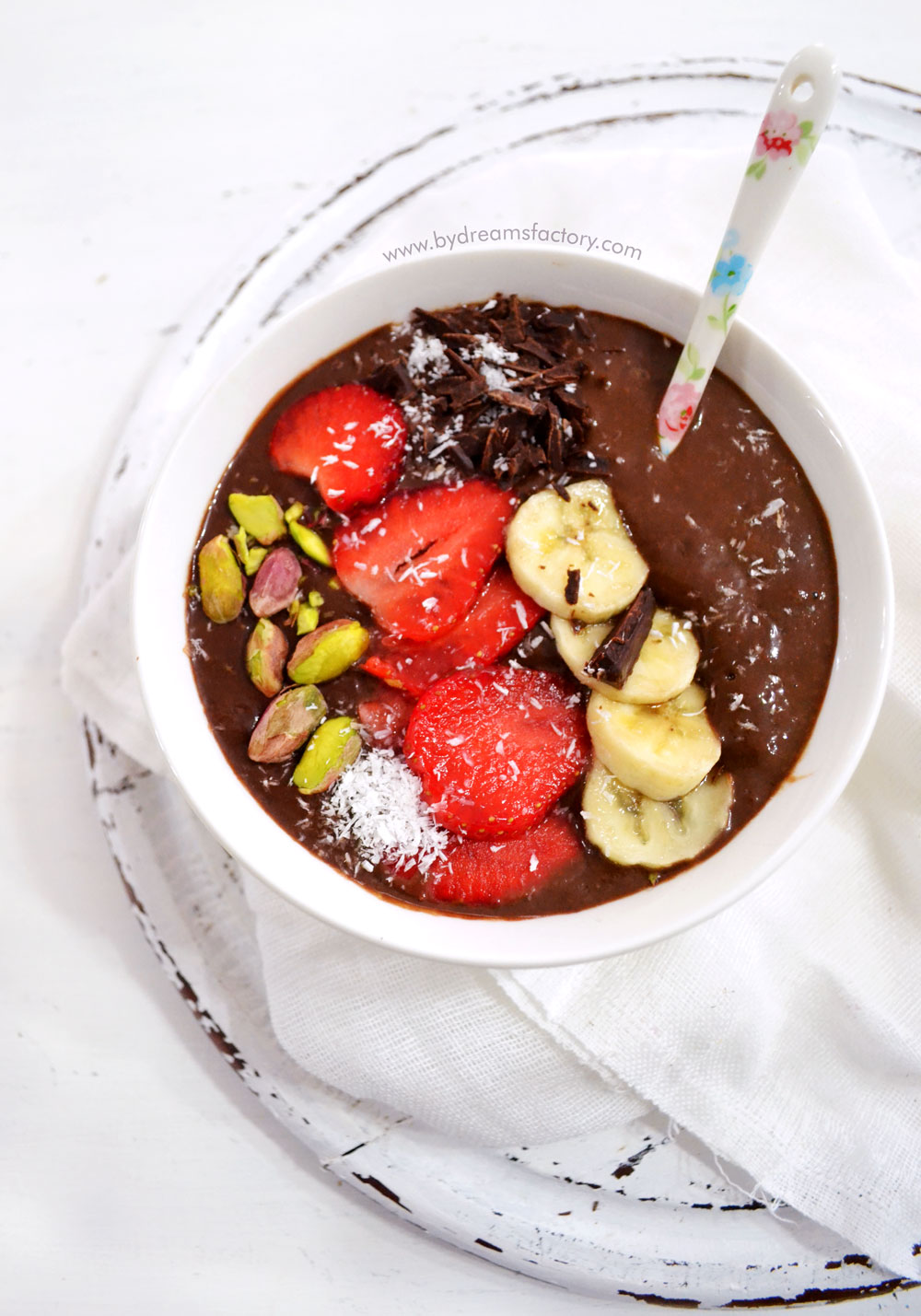 Make the perfect chocoholic smoothie bowl and think of it as a blank canvas. Get creative and play with different textures and colors and create visually appealing but also incredibly delicious pieces. Use your imagination and paint your vision using different shaped fruits, seeds, coconut flakes and your favorite superfoods. | Dreams Factory