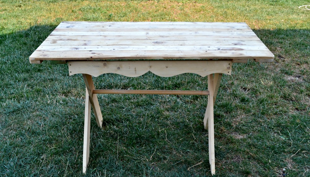 DIY farmhouse table for two - learn how to make a X leg farmhouse table from scratch, how to paint it and distress it, but also add a little bit of chicness to make it special