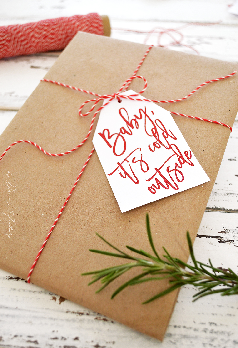 Free printable Christmas gift tags - a simple but beautiful last minute touch you need to add to your Christmas presents this year | by Dreams Factory @bydreamsfactory